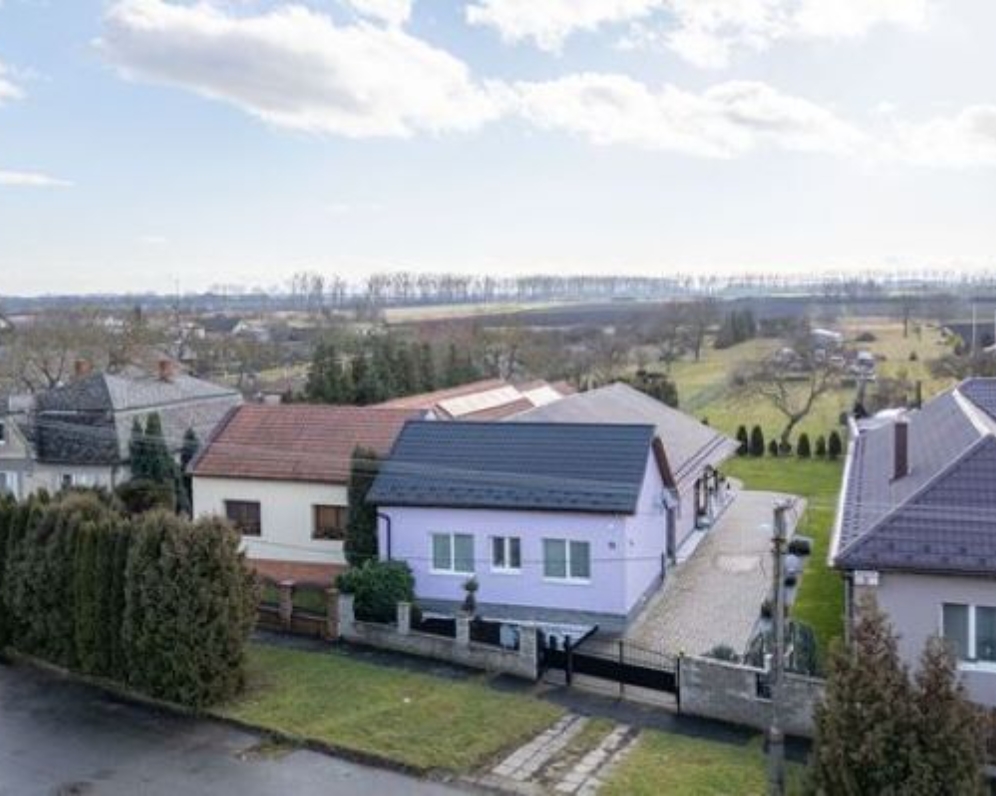 PREDANÝ - MOSTOVÁ / RODINNÝ DOM - SEČOVCE
